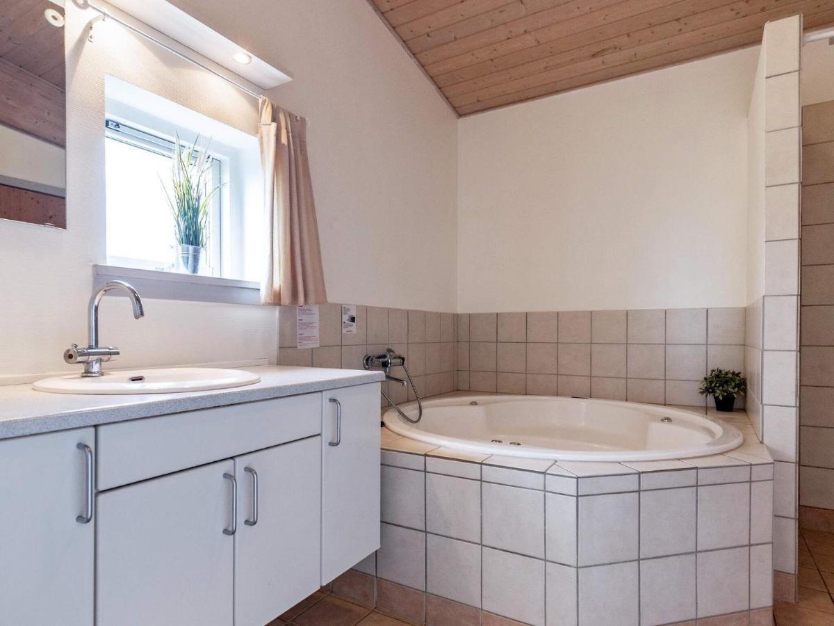 8 Person Holiday Home In Fåborg Buitenkant foto